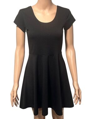 Derek women short sleeve black dress
